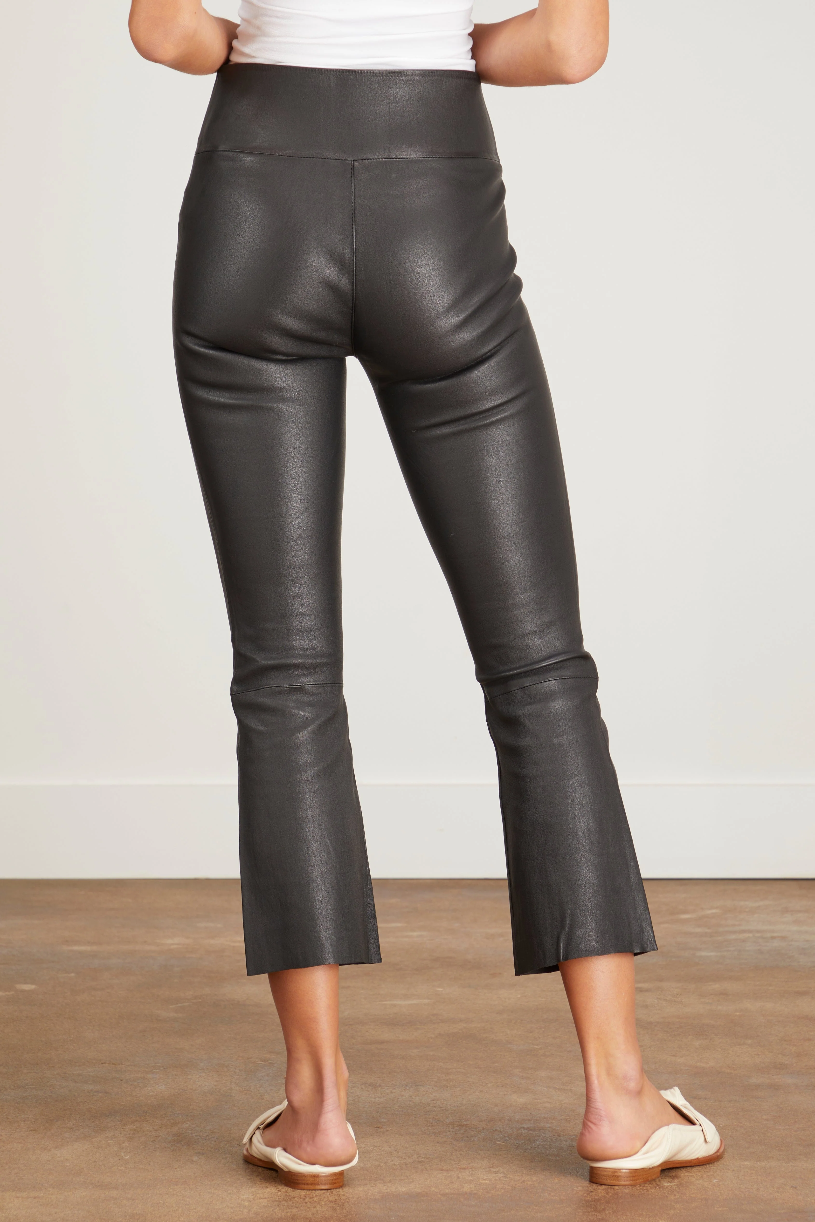 Crop Flare Legging in Black - Image 4